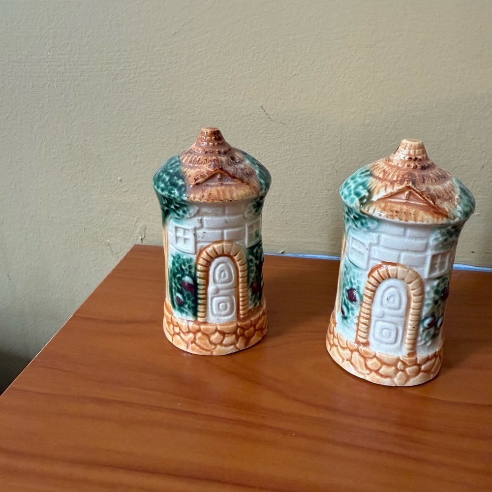 Vintage Ceramic Cottage Salt & Pepper Shakers